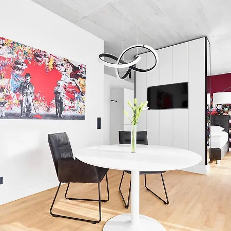 Livisit Bergapartments 3* Stuttgart